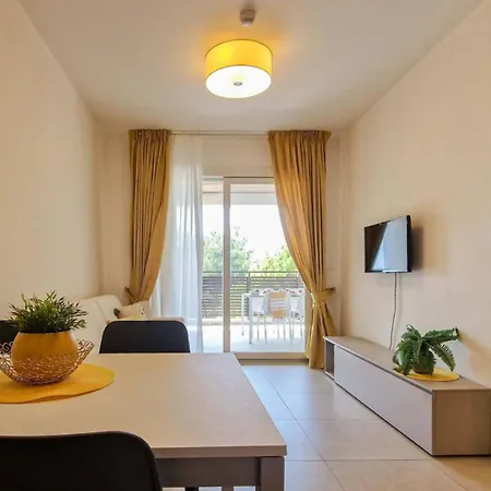 Appartamento Enchanting With Sunny Terrace