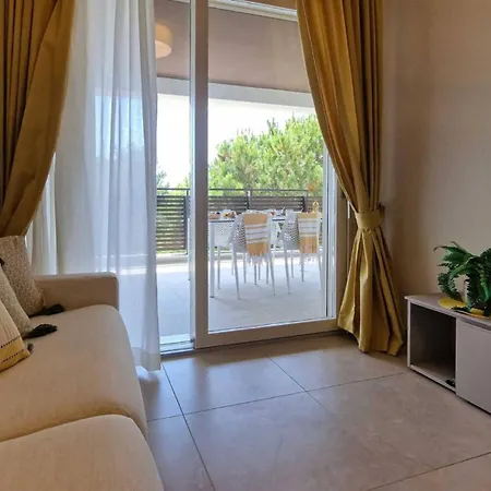 דירה Enchanting With Sunny Terrace ביביונה