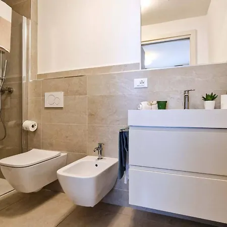 Enchanting With Sunny Terrace ביביונה