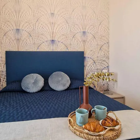 Enchanting With Sunny Terrace דירה ביביונה