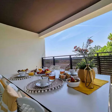 Enchanting With Sunny Terrace Appartamento