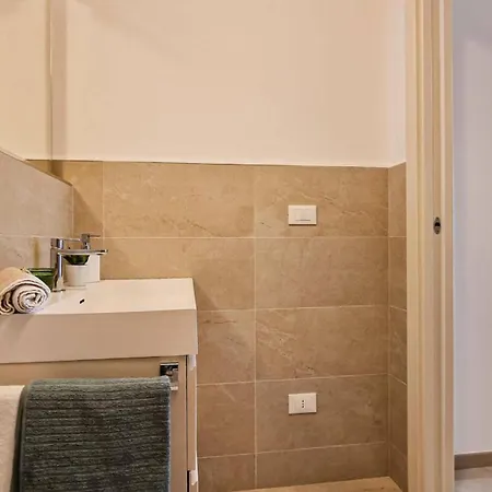 דירה Enchanting With Sunny Terrace