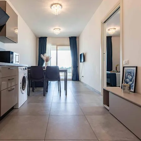 Appartamento Enchanting With Sunny Terrace