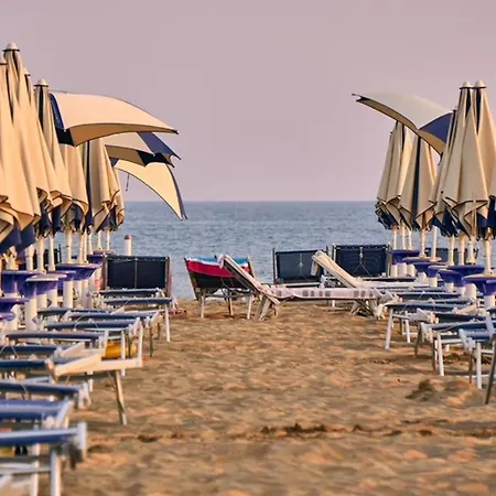 Enchanting With Sunny Terrace Appartamento Bibione